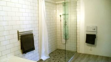 Double Room | Bathroom shower