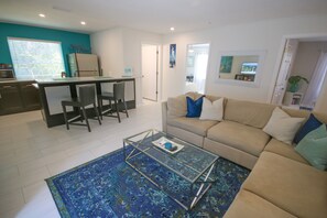 Smart-TV, videospill, Netflix og DVD-spiller