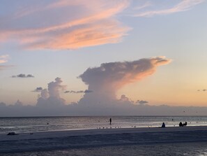 Ubicación a pie de playa, tumbonas y toallas de playa
