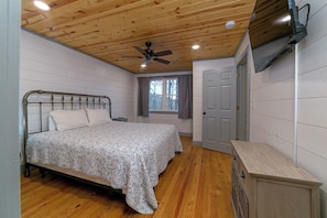 3 bedrooms, WiFi - Overlook at Lake Burton - Beautiful views of Lake (Clarkesville)