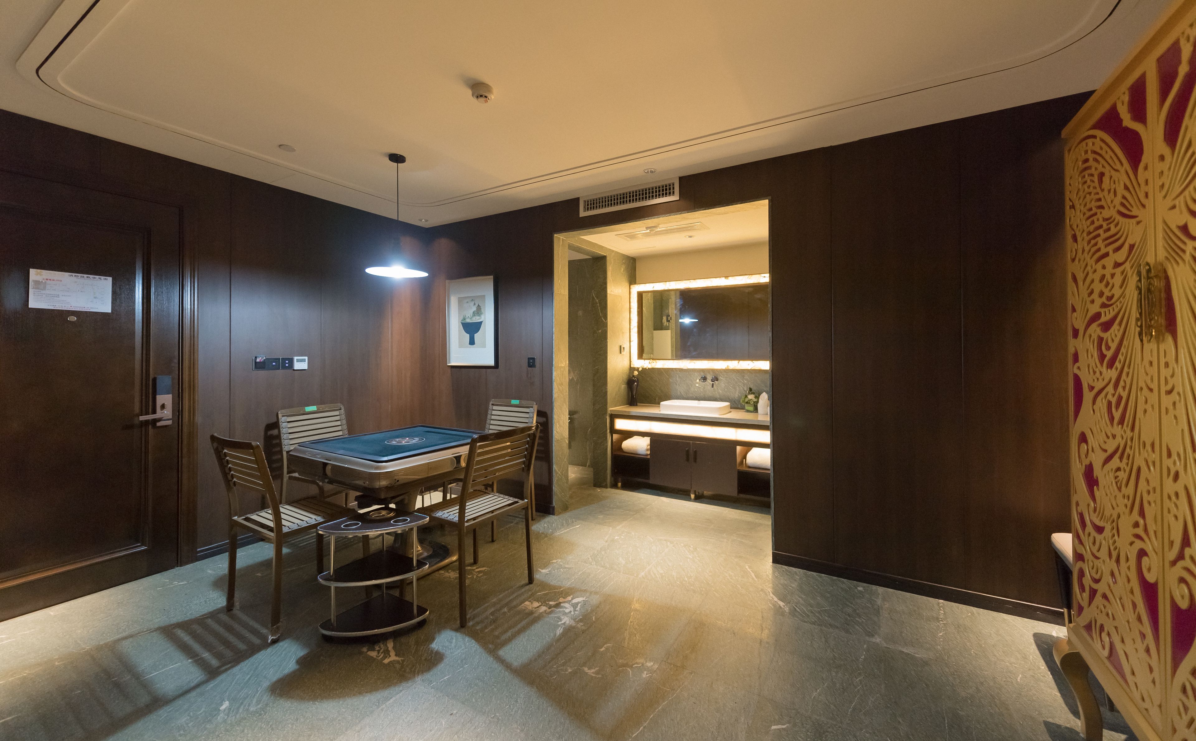 twin suite | living room | tv