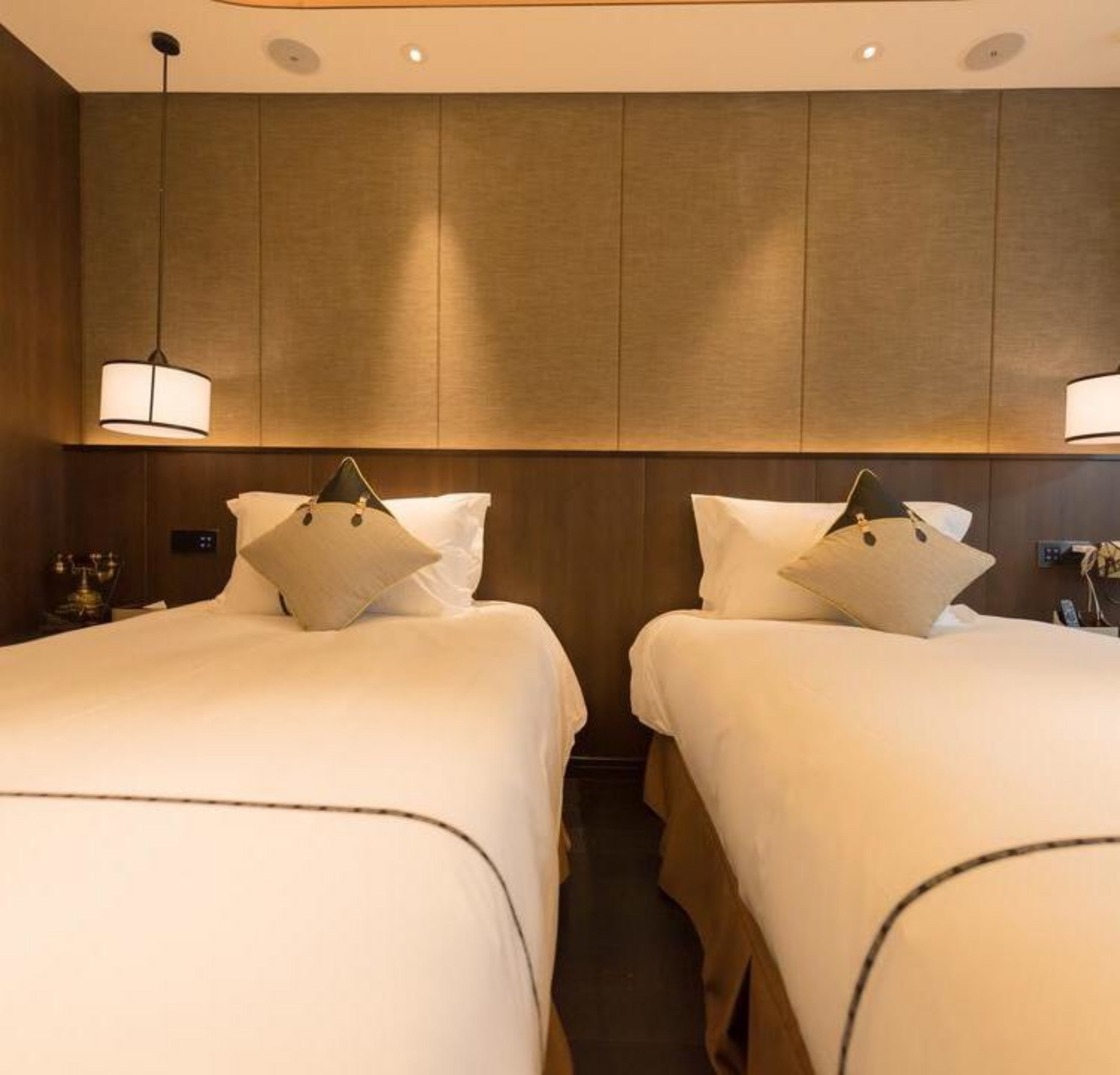 exclusive twin room | desk, blackout curtains, free wifi, bed sheets