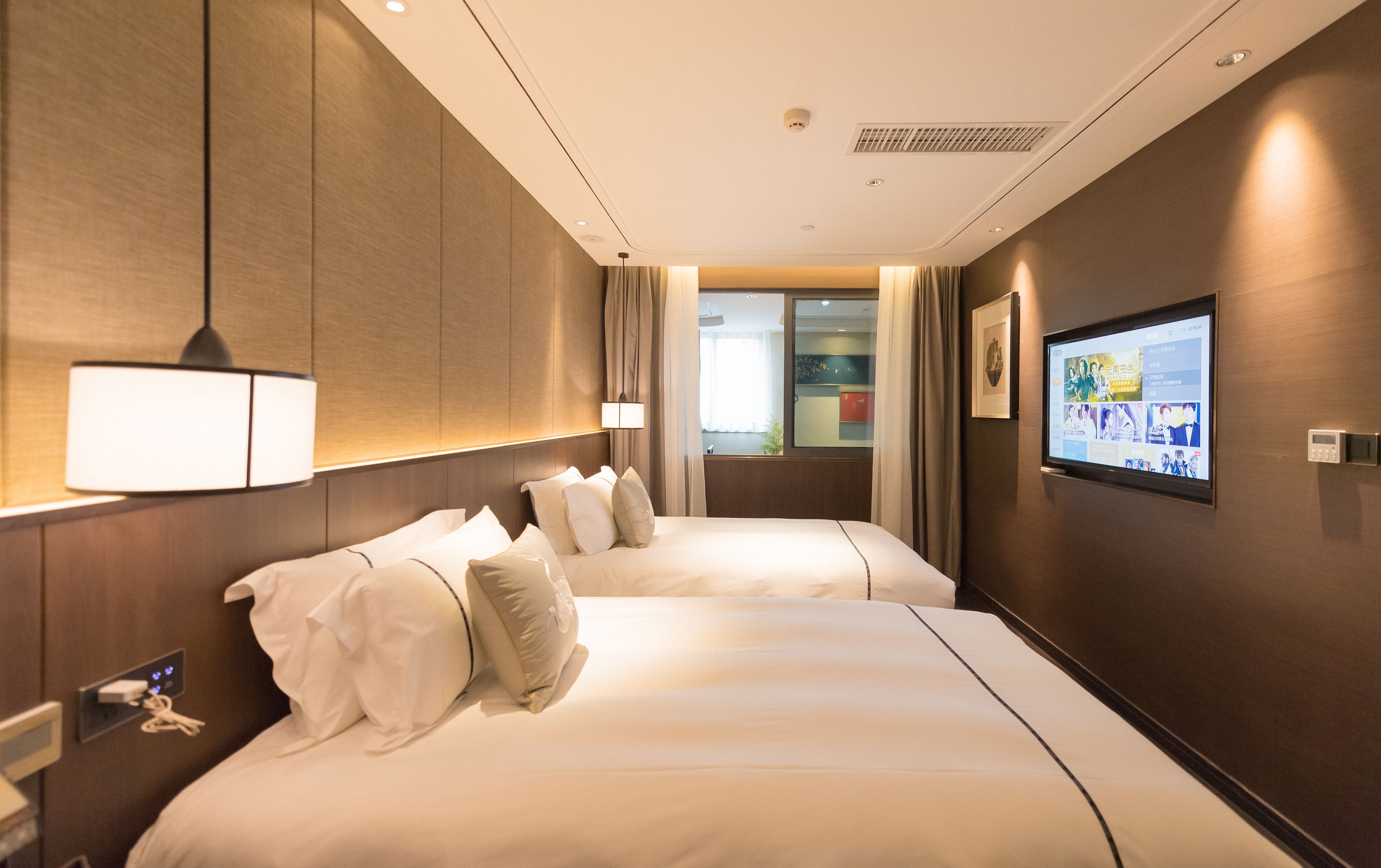 twin suite | living room | tv