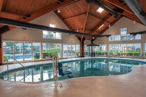 Piscine intérieure, piscine extérieure