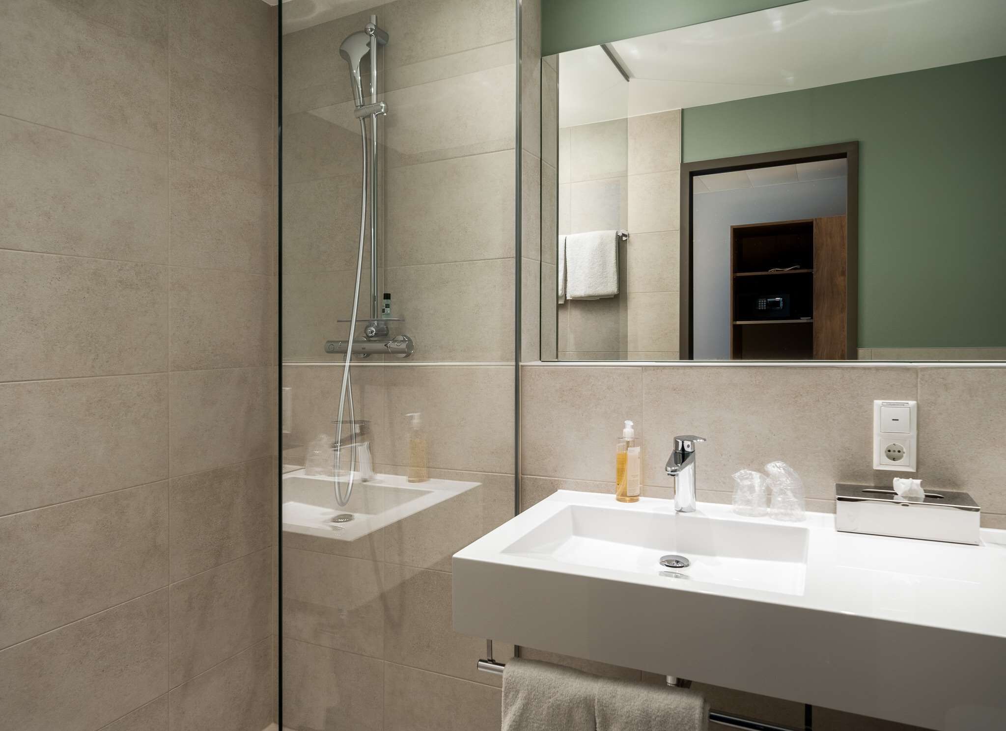 standard double room | bathroom | shower, eco-friendly toiletries, hair dryer, heated floors