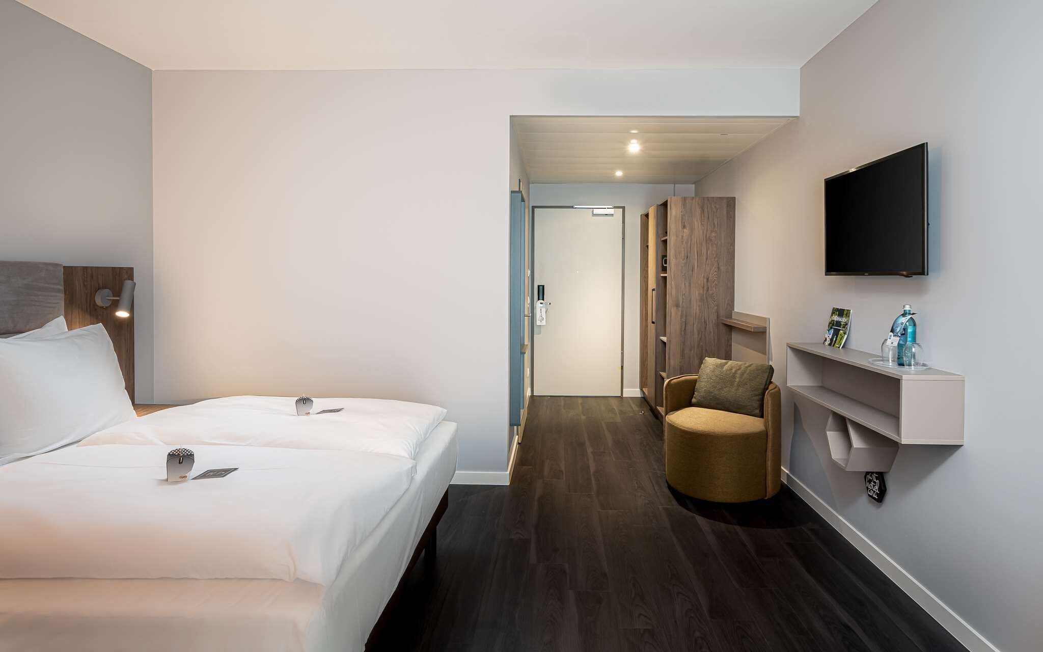 superior room | premium bedding, in-room safe, desk, laptop workspace