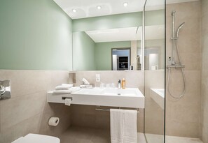 Dusche, umweltfreundliche Kosmetikartikel, Haartrockner