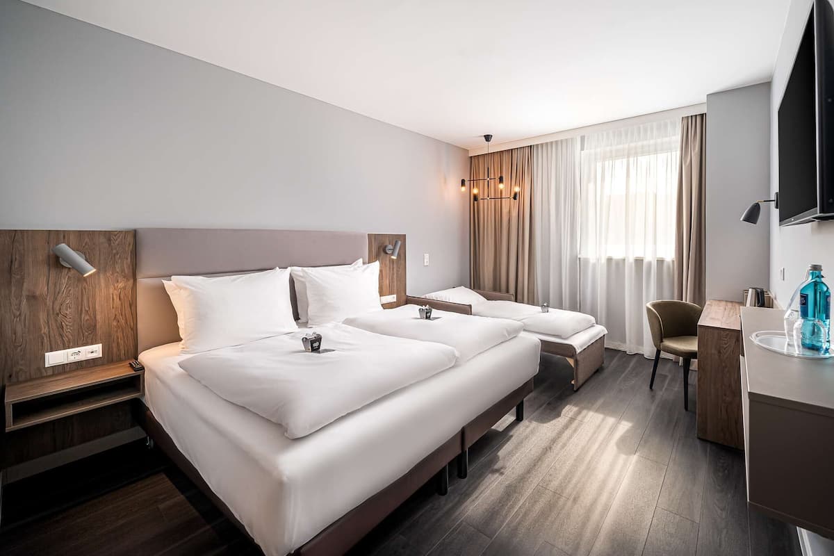 Premium bedding, in-room safe, desk, laptop workspace