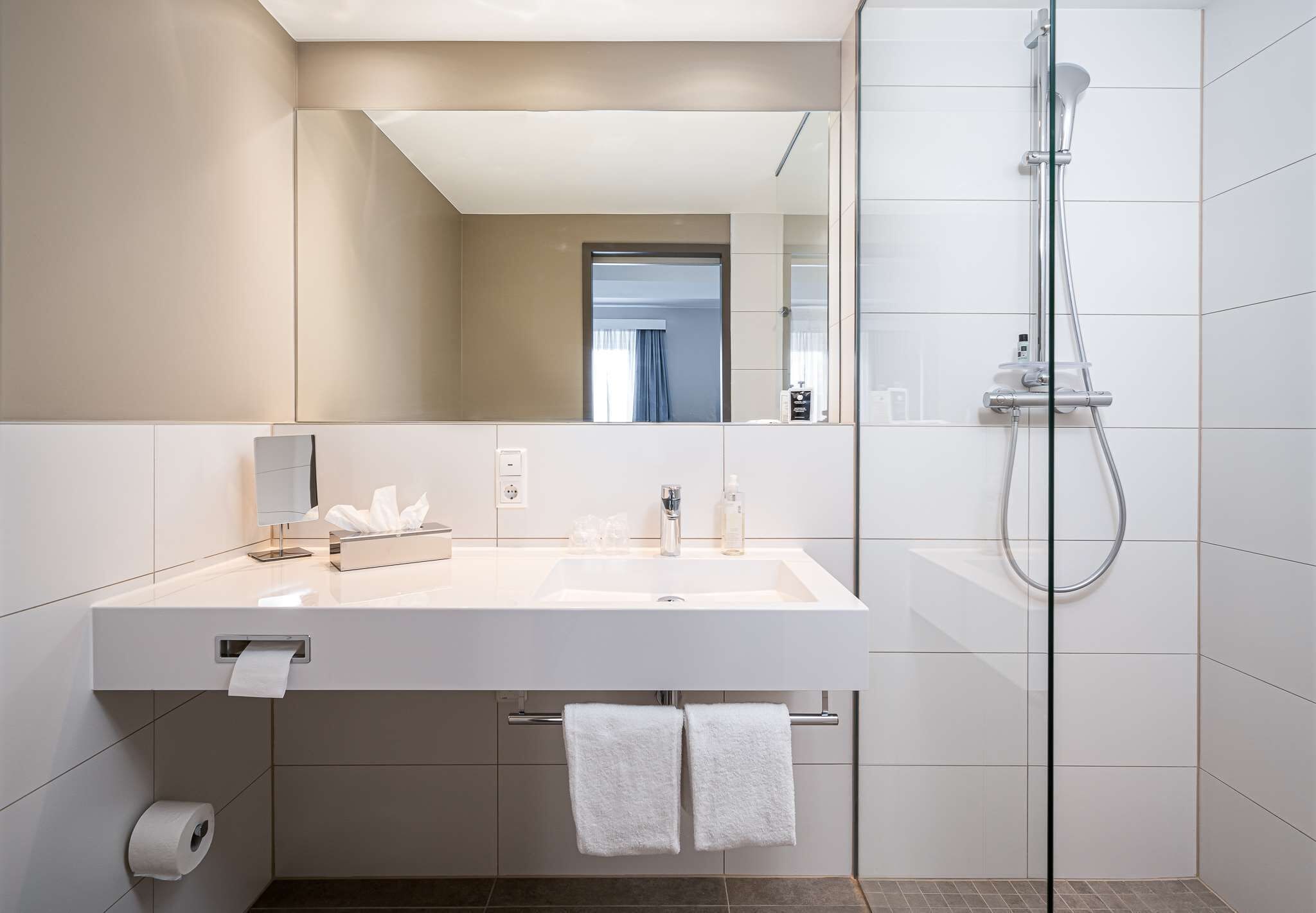 premium bedding, in-room safe, desk, laptop workspace