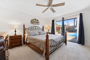 3 bedrooms, desk, iron/ironing board, free WiFi - Centrally located Palm Desert Oasis (Palm Desert)