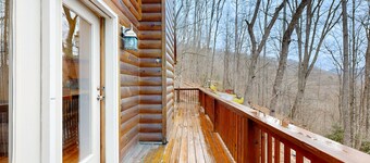 Luxurious cabin w/private hot tub, firepit and great views - dogs allowed
