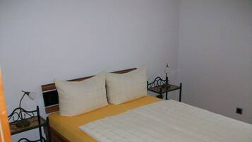 Desk, free cribs/infant beds, free rollaway beds, free WiFi