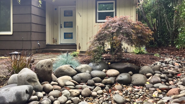 A house with a front yard featuring a rock garden, a small tree, and a satellite dish. - Bamboo House Studio - Clean and Cozy Apartment ready just for you! (Eugene)