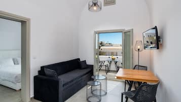 Apartment, 1 Bedroom, Heated Tub | 1 bedroom, in-room safe, soundproofing, free WiFi