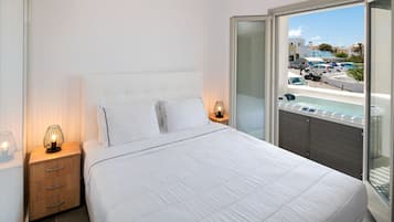 Apartment, 1 Bedroom, Heated Tub | 1 bedroom, in-room safe, soundproofing, free WiFi
