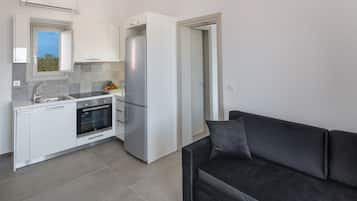 Refrigerador, placa de cocina, cafetera/tetera, tetera/pava eléctrica