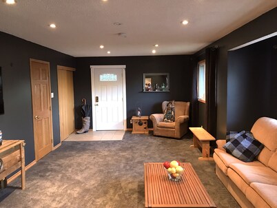 Moose Mountain Hideaway Private 2 Bedroom & Spacious Lounge
4 people maximum
