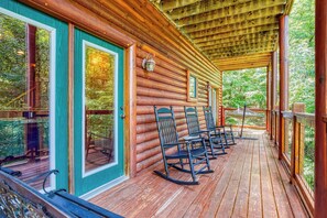 Terrace/patio - Black Bear Ridge - 5 Bedroom minutes from the Parkway! (Sevierville)