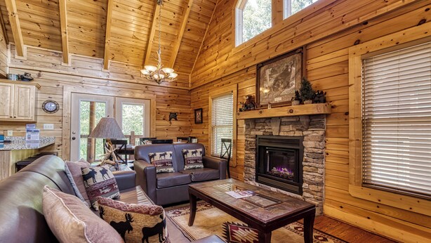 Living area - Black Bear Ridge - 5 Bedroom minutes from the Parkway! (Sevierville)