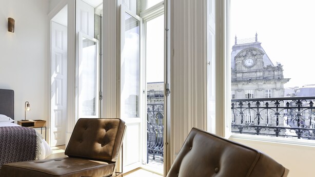 Design Studio, City View (São Bento 4 Front) | Living area | Flat-screen TV - Tripas-Coração, São Bento Apartments (Porto)