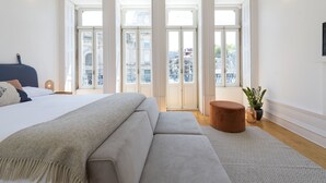 Design Studio, City View (São Bento 2 Front) | Laptop workspace, iron/ironing board, cribs (free), WiFi (free) - Tripas-Coração, São Bento Apartments (Porto)