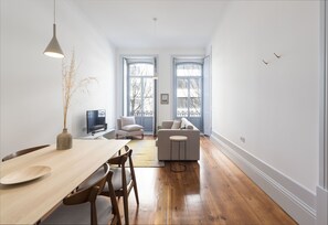 Living area - Tripas-Coração, Sá da Bandeira Apartments (Porto)