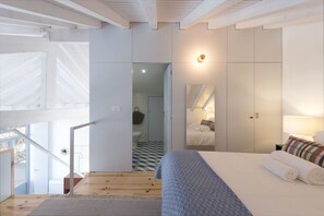 Design Apartment, 1 Bedroom, Patio, City View (Sá da Bandeira 3 Mezzanine) | Desk, laptop workspace, cribs (free), WiFi (free) - Tripas-Coração, Sá da Bandeira Apartments (Porto)