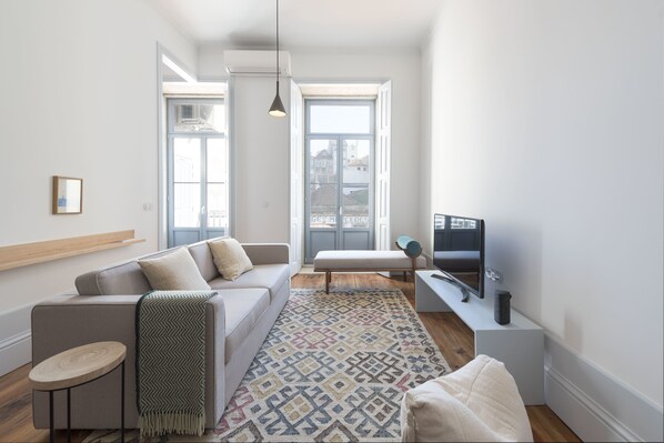 Design Apartment, 1 Bedroom, Balcony (Sá da Bandeira 1 Back) | Living room | Flat-screen TV - Tripas-Coração, Sá da Bandeira Apartments (Porto)