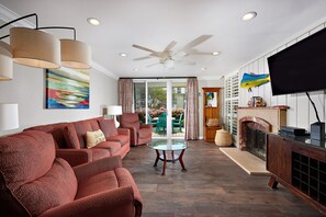 Een smart-tv en een open haard