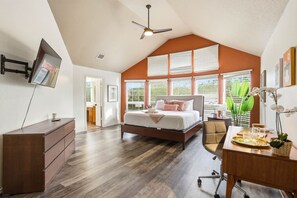 5 bedrooms, desk, iron/ironing board, travel crib