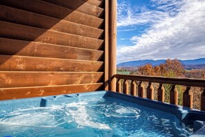 Bañera de hidromasaje al aire libre