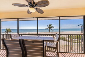 Outdoor dining - OCEAN'S REACH 3B4: 1-Bdrm, Top-Floor/Corner Unit, Gorgeous Views! (Sanibel Island)