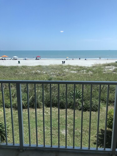 Amazing one bedroom direct ocean front condo with beautiful view of the ocean!