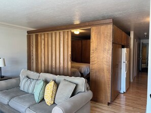 2 bedrooms, iron/ironing board, WiFi, bed sheets - Downtown Apt. 4 w/ Ocean & Mountain Views. (Sitka)