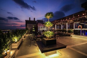 Bar (on property) - Hlaine Tet Hotel (Yangon)