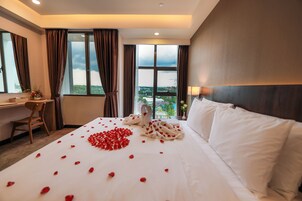 Deluxe Double Room, 1 Double Bed, Non Smoking, City View | Minibar, in-room safe, rollaway beds, free WiFi