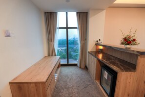Business Suite, 1 Double Bed, Non Smoking, City View | Room amenity - Hlaine Tet Hotel (Yangon)