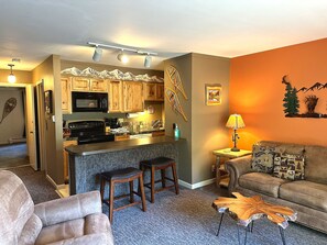 TV, fireplace