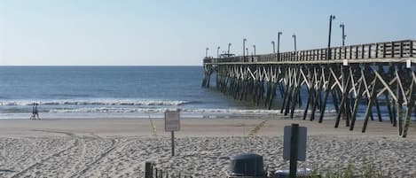 Beach nearby, sun loungers, beach towels