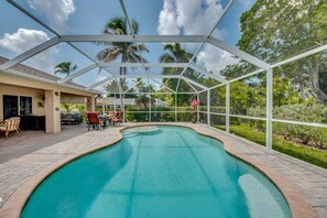 Piscina all'aperto, una piscina riscaldata