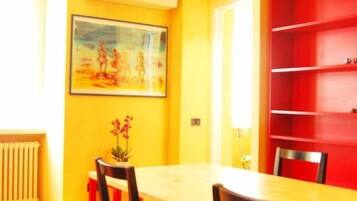 Apartment, 1 Bedroom | In-room dining