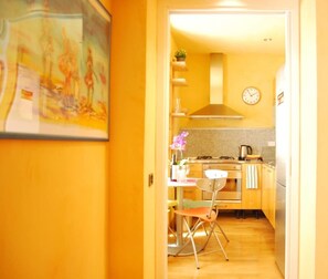 Apartment, 1 Schlafzimmer | Essbereich im Zimmer