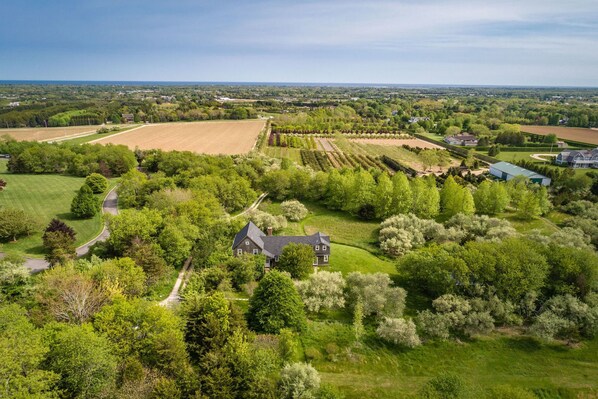 Aerial view - Bridgehampton private estate home (Bridgehampton)