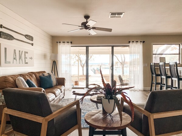 TV, DVD player, ping pong, books - Waterfront-Best Views on Lake- HUGE Dock/Game Room (Burnet)