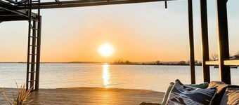 Waterfront-Best Views on Lake- HUGE Dock/Game Room