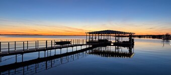Waterfront-Best Views on Lake- HUGE Dock/Game Room