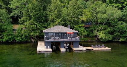 Post and Beam Lake Joe Gorgeous cottage & boathouse on a quiet Lake Joseph Bay!