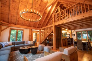 TV, peis og kontorer