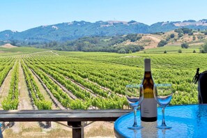 Outdoor dining - Beachfront Ocean Views 20 mins to SF! (Neptune 1) (Pacifica)