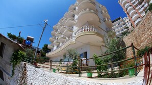 Front of property - TOP Sea View Apartments (Sarandë)
